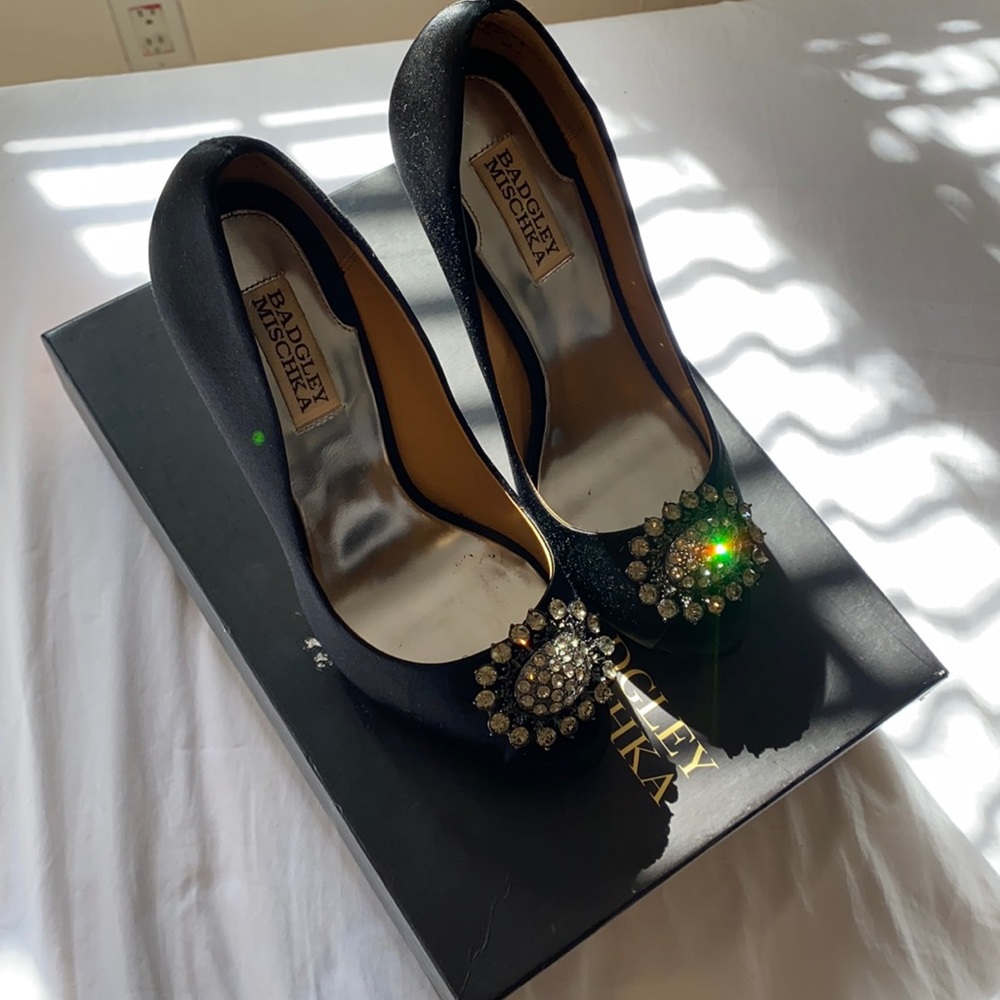 Badgley Mischka peep toe heels